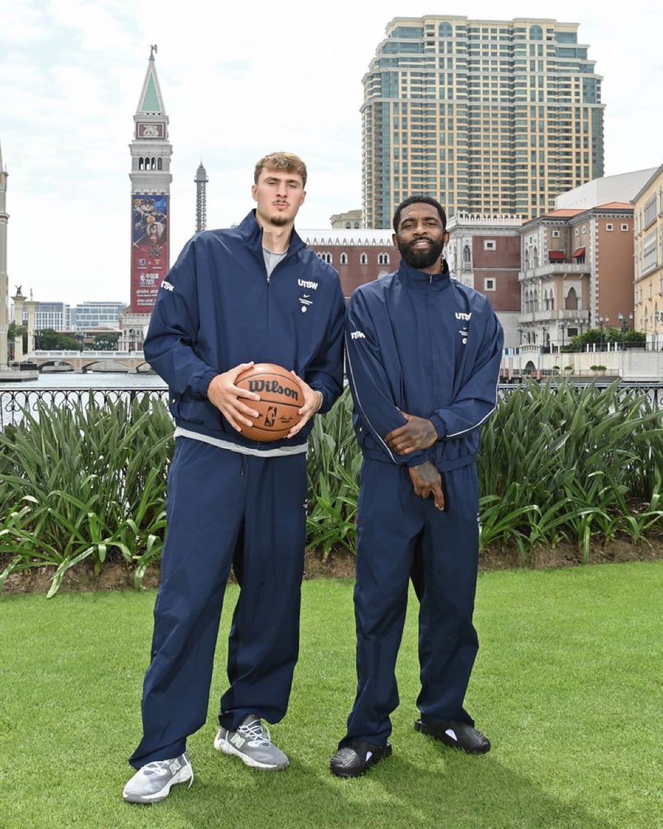 CooperFMuse's tweet photo. Cooper x Kyrie 🥶 https://t.co/l4bvFqxQcR