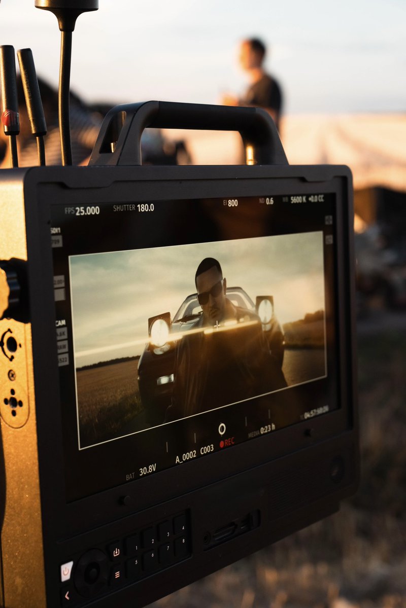 djsnake's tweet photo. Très honoré de collaborer avec l’icône française Mylène Farmer. 
Une magnifique aventure artistique que j’ai hâte de partager avec vous. 🇫🇷👑 https://t.co/fxQjP7fXKn