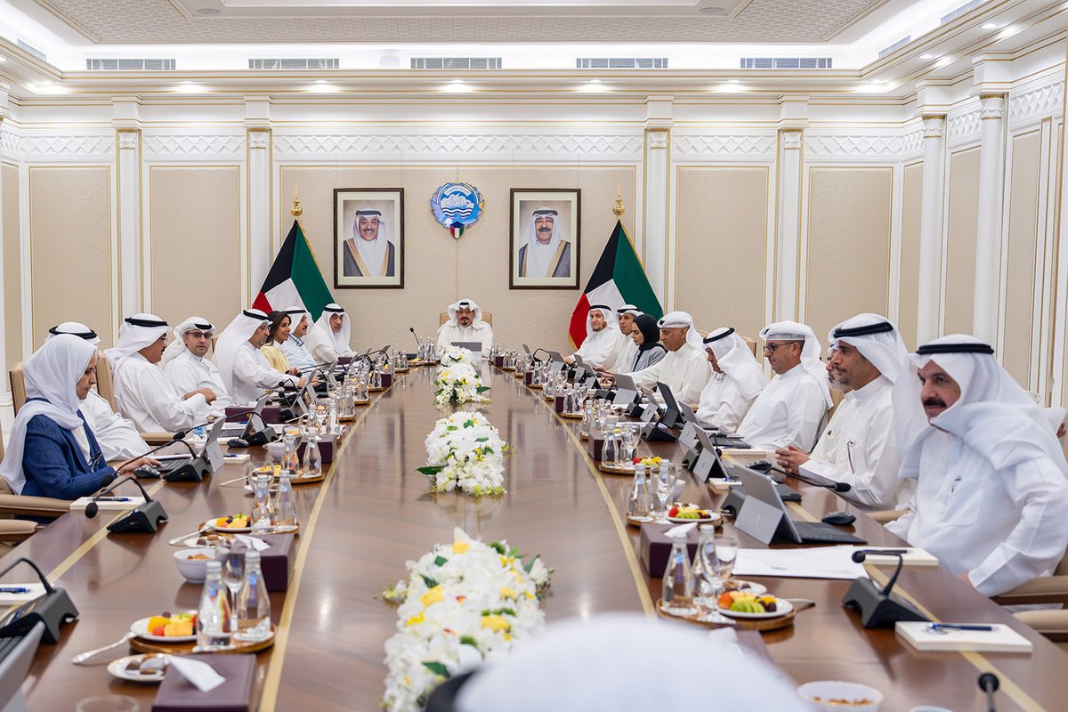 kuna_ar's tweet photo. مجلس الوزراء يعرب عن إدانته واستنكاره الشديدين لاستمرار اعتداءات ميليشيا الحوثي السافرة ضد الرياض وعدد من مدن في السعودية واستهداف المدنيين والأعيان المدنية والاقتصادية والسفن في البحر الأحمر ومضيق باب المندب

- أكد أن تلك الاعتداءات تشكل تهديدًا لأمن المنطقة وسلامة الملاحة البحرية

- شدد على رفض دولة الكويت القاطع لتكرار الأعمال العدائية والجبانة

#كونا #الكويت