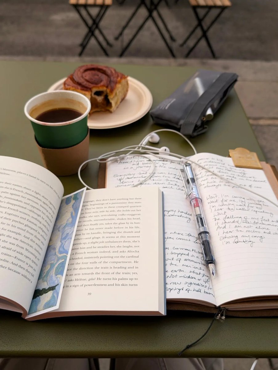 islaboards's tweet photo. Small routines reading a little ☕📖📚 https://t.co/liszoM2W3q