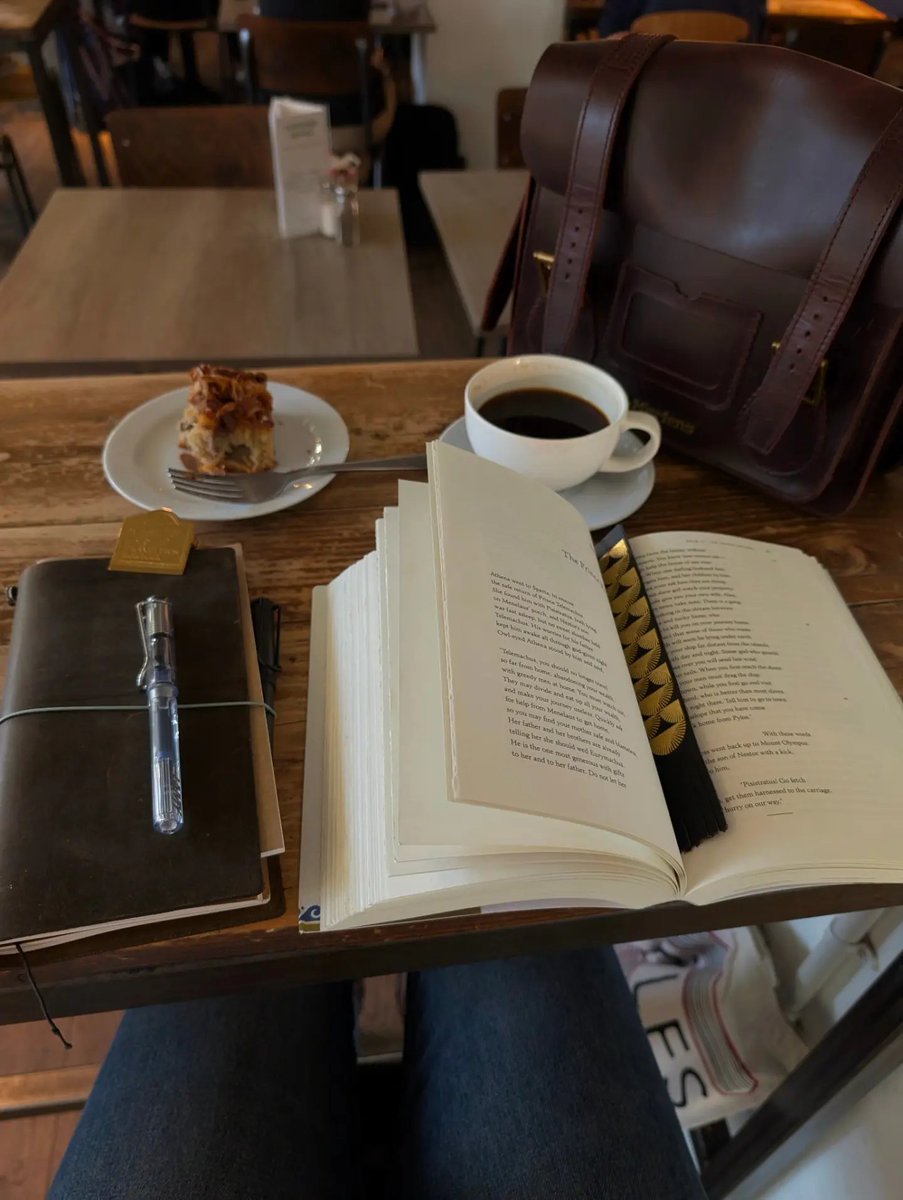 islaboards's tweet photo. Small routines reading a little ☕📖📚 https://t.co/liszoM2W3q