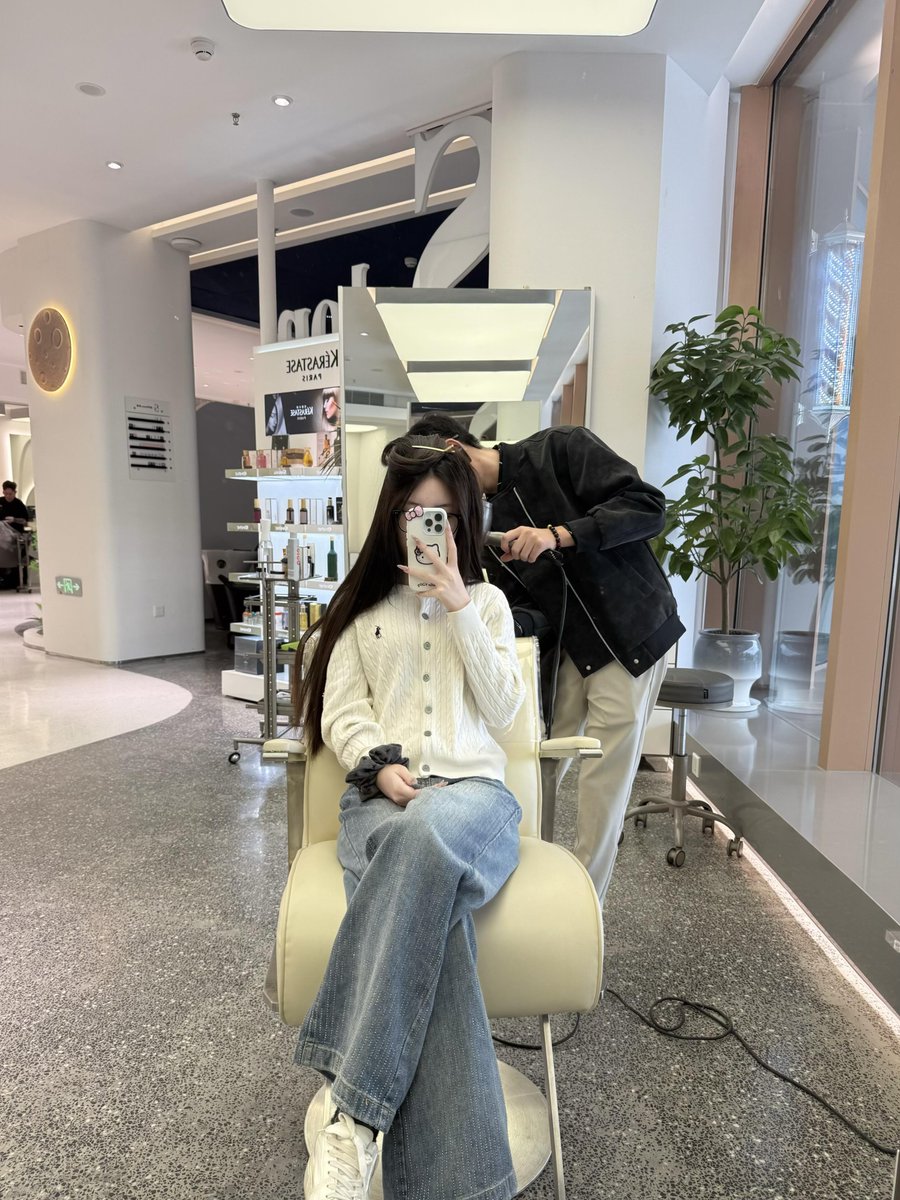 RinaGstw's tweet photo. A new hairstyle, a fresh mood. Enjoying the little moments for myself https://t.co/QVqzPz03FB