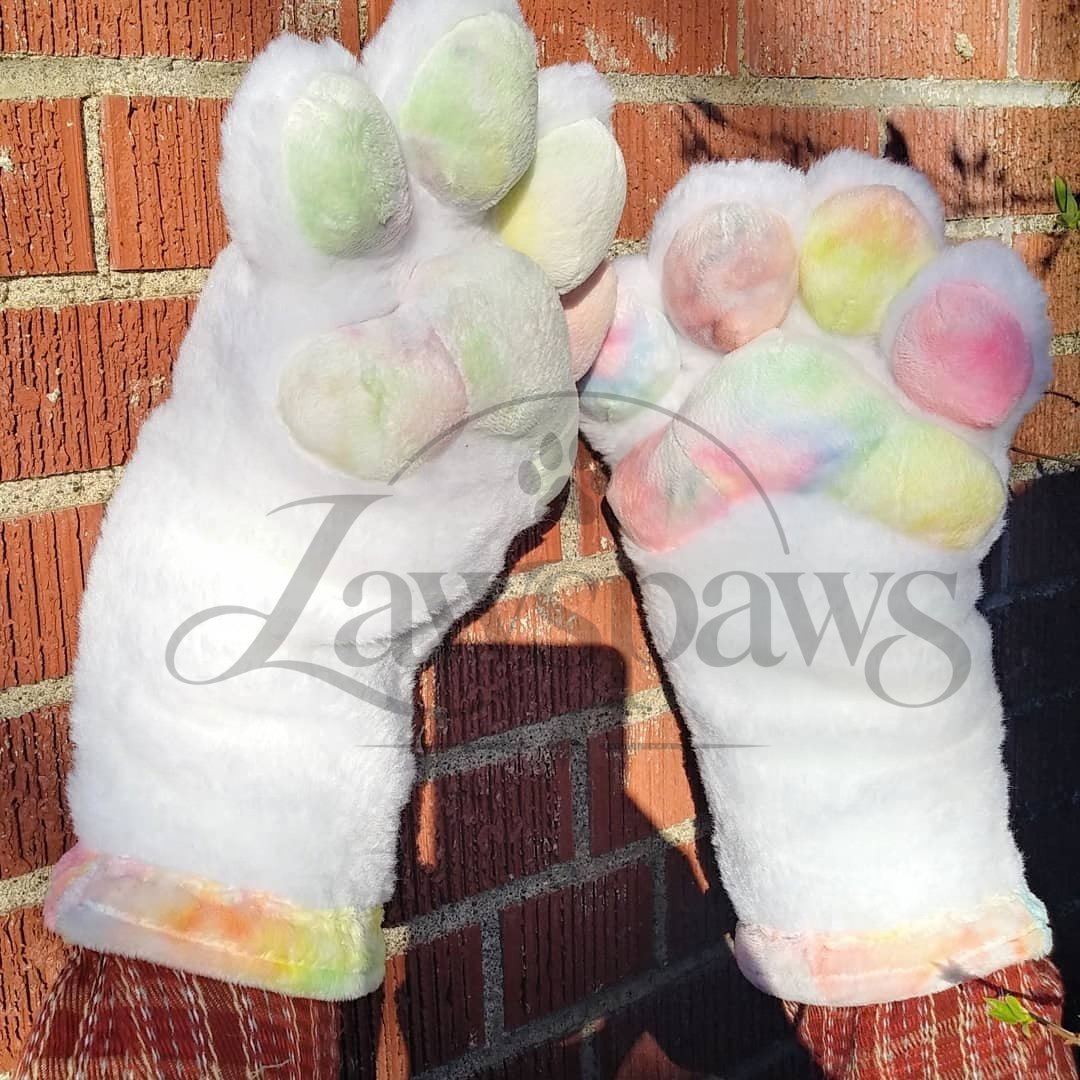 LuxePaws2ea's tweet photo. Custom Fursuit Paws &amp; Tail Commissions Open

Handmade fluffy paws and tails made with care and attention to detail
Want a custom set for your fursona DM me to discuss your design
#Fursuit #FursuitPaws #FursuitTail #PawsCommission #TailCommission #FurryPaws #FursuitMaker #furryart https://t.co/WV1HW7CTX3
