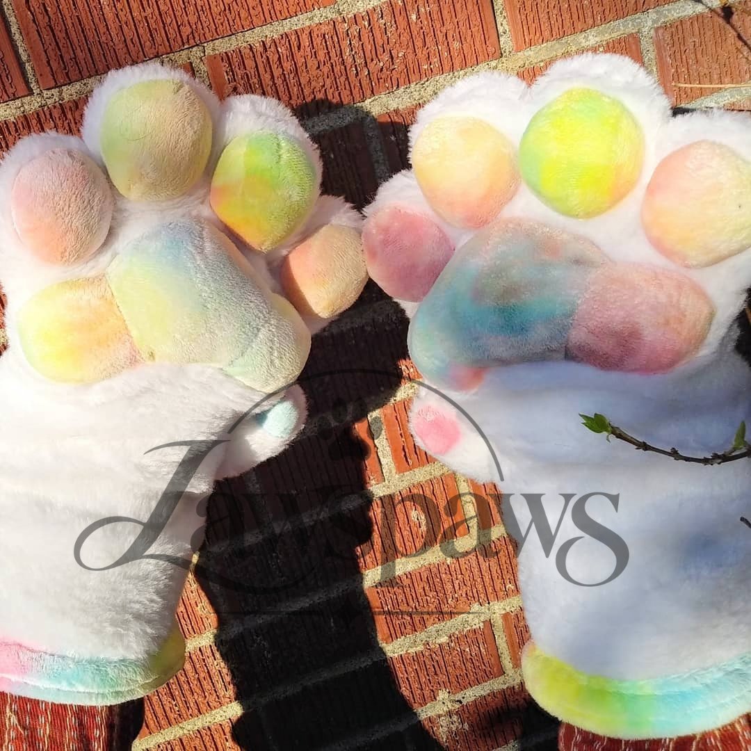 LuxePaws2ea's tweet photo. Custom Fursuit Paws &amp; Tail Commissions Open

Handmade fluffy paws and tails made with care and attention to detail
Want a custom set for your fursona DM me to discuss your design
#Fursuit #FursuitPaws #FursuitTail #PawsCommission #TailCommission #FurryPaws #FursuitMaker #furryart https://t.co/WV1HW7CTX3