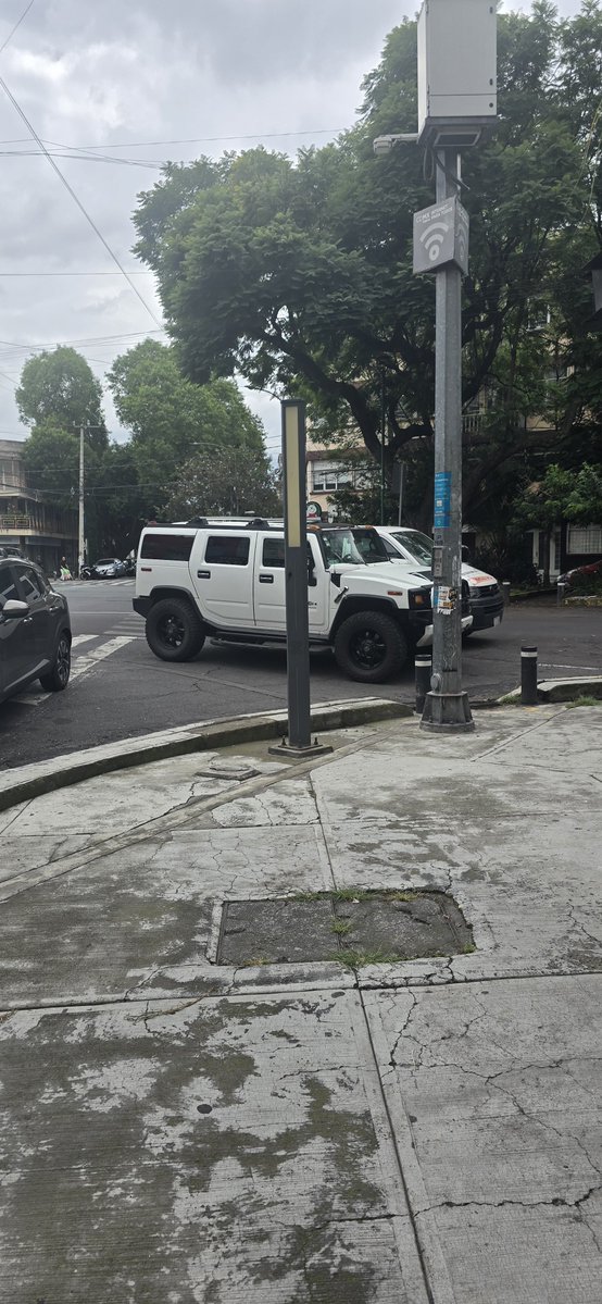 Danteviz's tweet photo. Y el paso peatonal? @NarvarteVecinos
@UCS_GCDMX @BJAlcaldia @SSC_CDMX calle uxmal esquina
cumbres de maltrata, narvarte oriente, benito juarez https://t.co/CnOhKVXd4f