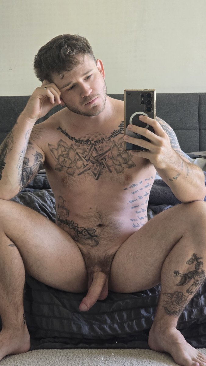 AndrewDelta22's tweet photo. Slept in. Thinking  its going to be a lazy day today, need a cute little bro to come drain me. https://t.co/gJclMXZLvD