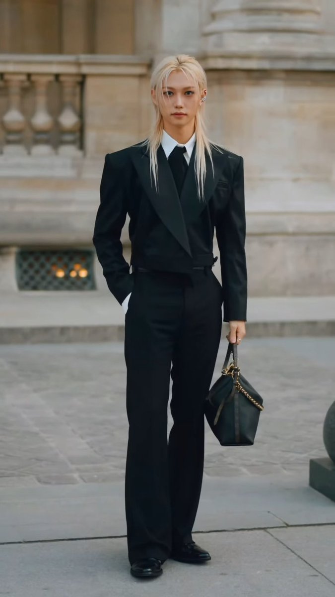 lfy0915's tweet photo. 왕자님

FELIX PFW LOUIS VUITTON SS27
#FELIXxLVSS27 #FELIX 
@LouisVuitton https://t.co/aoj344d4SM