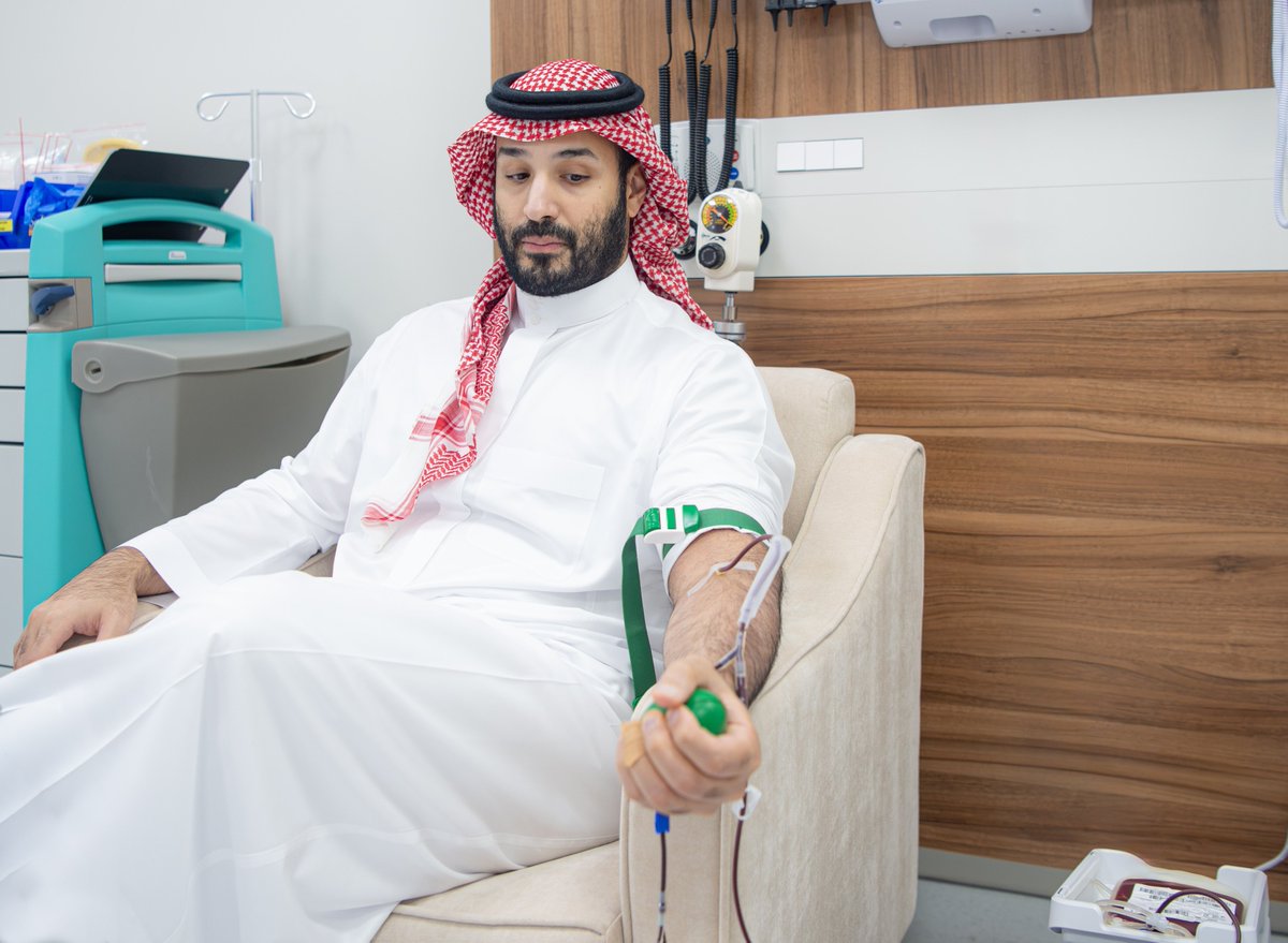 Bandaralgaloud's tweet photo. سمو سيدي #ولي_العهد يتبرع بالدم ويطلق الحملة الوطنية السنوية للتبرع بالدّم لعام 2026 في بادرة وطنية إنسانية.
#حملة_ولي_العهد_للتبرع_بالدم https://t.co/bq8ZKiWocn