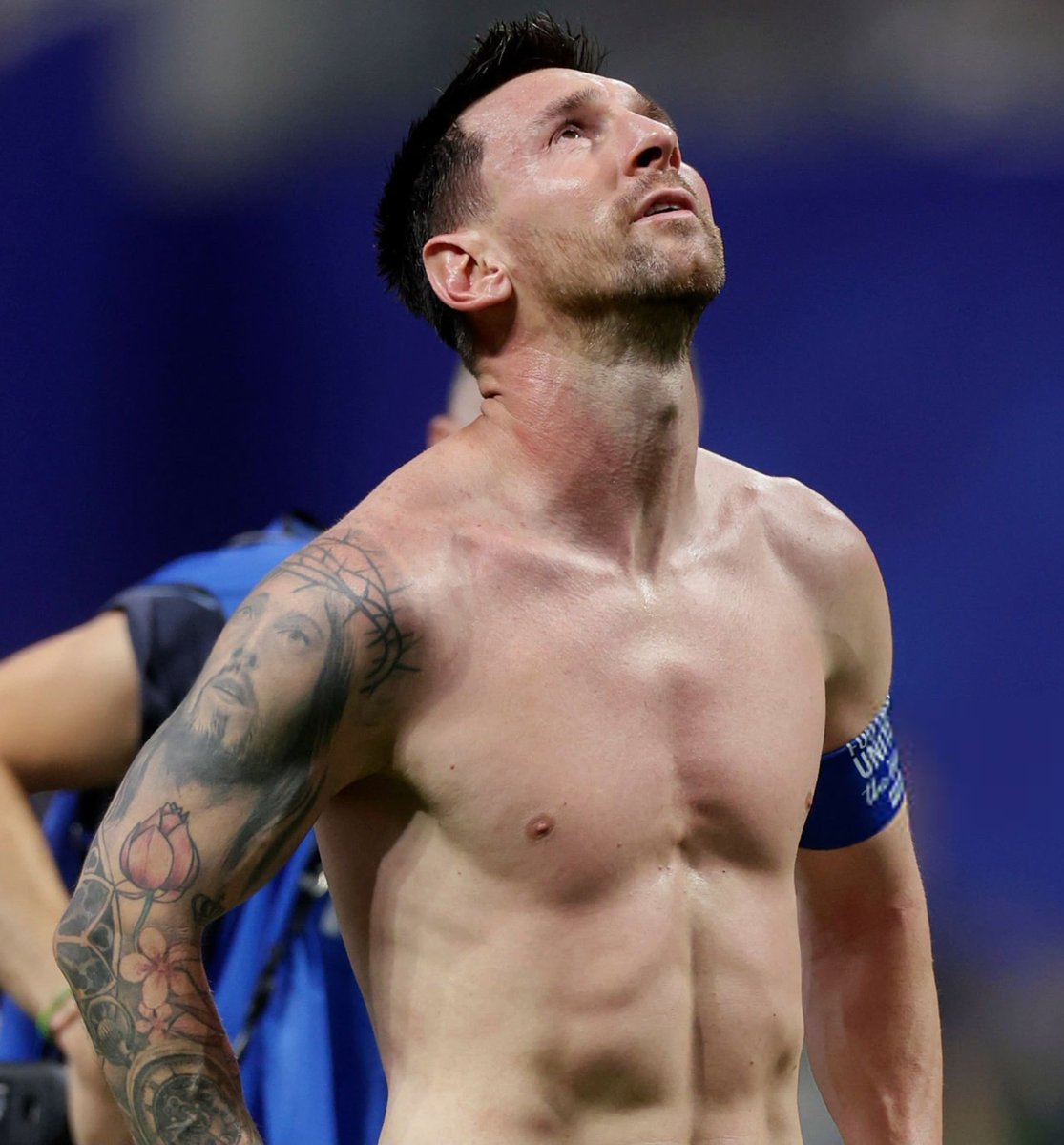 M10GOAT's tweet photo. "هذا يوم مميز جدًا بالنسبة لي، سيكون من الصعب التعامل مع مشاعره، لكنني سأحاول الاستمتاع به.

أنا هادئ ولكن مع اقتراب موعد المباراة يصبح الأمر أصعب قليلًا." 🥹

— الأسطورة ميسي 🗣️