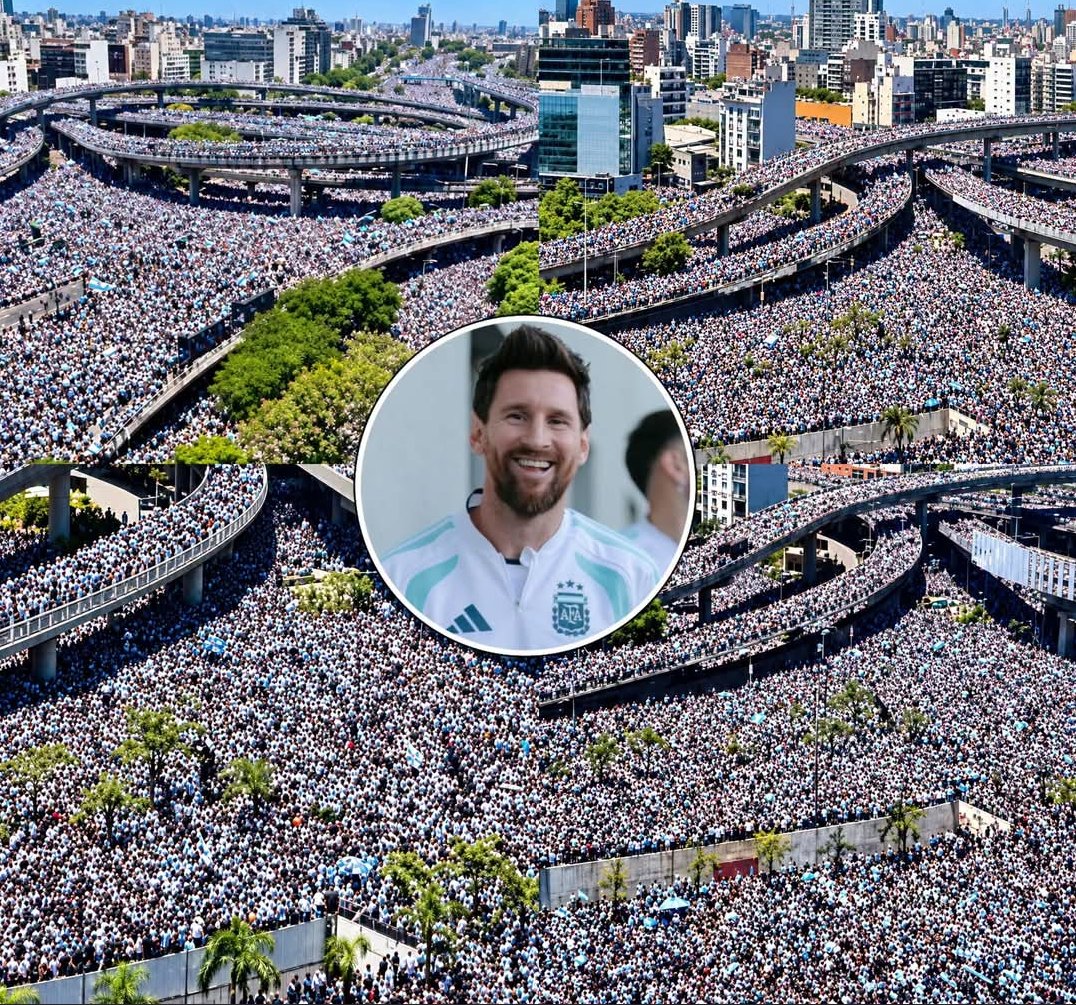 Mosharof221's tweet photo. 🚨Entire Argentina has 𝐚𝐫𝐫𝐢𝐯𝐞𝐝 in Buenos Aires to 𝐜𝐞𝐥𝐞𝐛𝐫𝐚𝐭𝐞 Lionel Messi’s 𝐟𝐚𝐫𝐞𝐰𝐞𝐥𝐥. 🇦🇷🐐🥺

Lionel Messi has 𝐬𝐡𝐨𝐰𝐧 the world what a 𝐆𝐎𝐀𝐓 𝐟𝐚𝐫𝐞𝐰𝐞𝐥𝐥 looks like. Nothing in the history of football has ever seen this kind of gathering, celebration, and farewell for any legend. 🌍👑❤️

The 𝐆𝐎𝐀𝐓 has his 𝐨𝐰𝐧 𝐥𝐞𝐯𝐞𝐥. 🐐✨