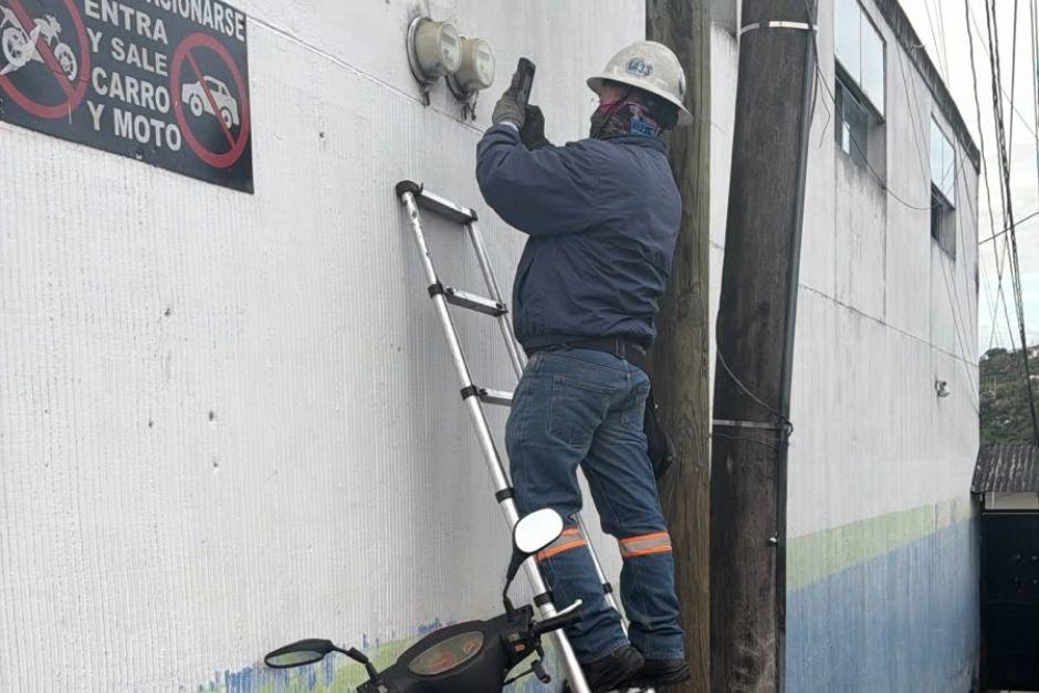 Mixco gestiona acuerdo para reconectar energía eléctrica en servicios municipales