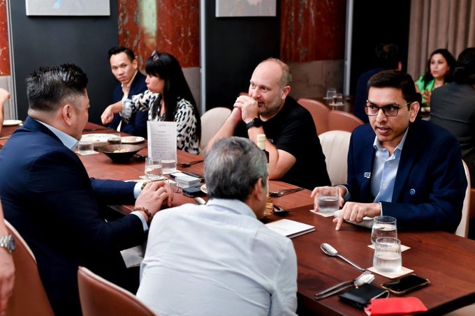 oliverj99568578's tweet photo. 🇸🇬⚡ A few #TOKEN2049 moments with the @XDCNetwork team!

Great people. Big conversations. Bigger vision. 🌐

XDC is connecting with builders, institutions,innovators shaping the future of finance. 👀🚀

#XDCNetwork #XDCAI #XDCSI
@riteshkakkad @MohantySonny @xdcaitech @token2049 https://t.co/OqttiHHrl1