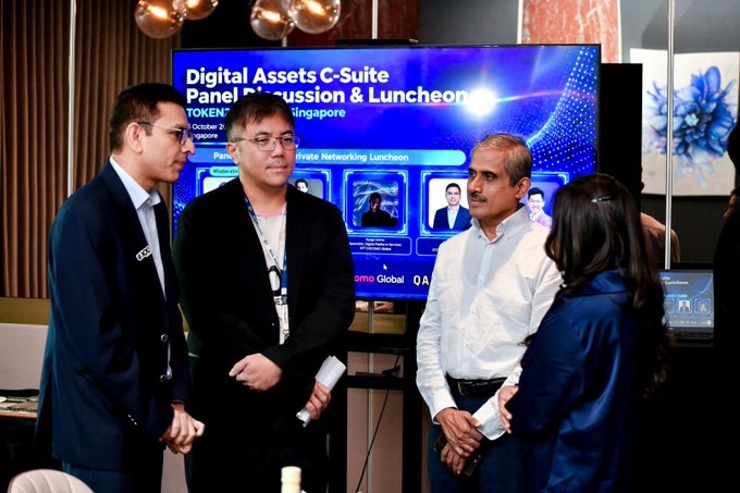 oliverj99568578's tweet photo. 🇸🇬⚡ A few #TOKEN2049 moments with the @XDCNetwork team!

Great people. Big conversations. Bigger vision. 🌐

XDC is connecting with builders, institutions,innovators shaping the future of finance. 👀🚀

#XDCNetwork #XDCAI #XDCSI
@riteshkakkad @MohantySonny @xdcaitech @token2049 https://t.co/OqttiHHrl1