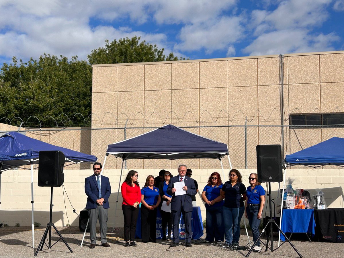 ConsulmexElPaso's tweet photo. 🩺💙 ¡Inauguramos la XXVI Semana Binacional de Salud!

Bajo el lema “Estés donde estés, tu salud nos une”, inauguramos la MegaFeria de Salud en el Consulado General de México en El Paso, un espacio dedicado a acercar servicios e información de salud a nuestra comunidad. https://t.co/cyZdkMpPxN