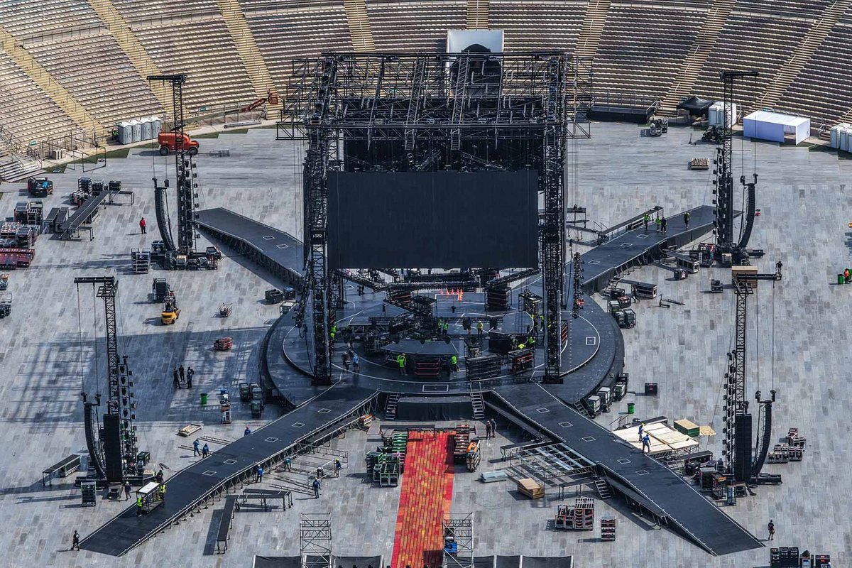 ithvnath's tweet photo. ESTÁ LISTO EL ESCENARIO 😭😭😭😭 https://t.co/nqcIyWd8Wu