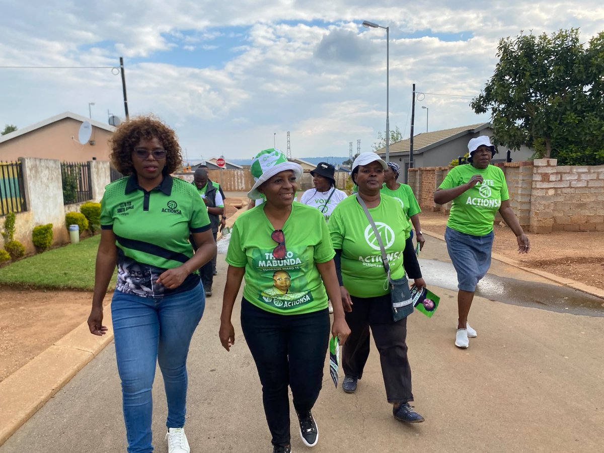 ActionSA_GP's tweet photo. Re mosebetsing, working hard for ACTION. We are ActionSA. Today we had an amplifier visibility campaign and door to door in Ward 15 Nellmapius with activists from Tshwane and PS @EvelynMondlana . Ours is a FIVE MORE YEARS. 📌 #DrNasiphiMoyaForMayor #5MOREYEARS #fivemoreyears https://t.co/NPbD2IwWM1