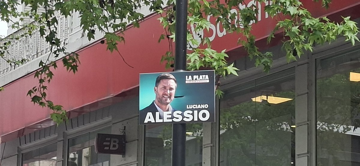 Turcolibia's tweet photo. #Dato: #Campaña2027 En #LaPlata el ex @ProLP_ y ex delegado de #VillaElisa #LucianoAlessio salio con carteleria en plena calle 8 https://t.co/7d0knAIpjQ