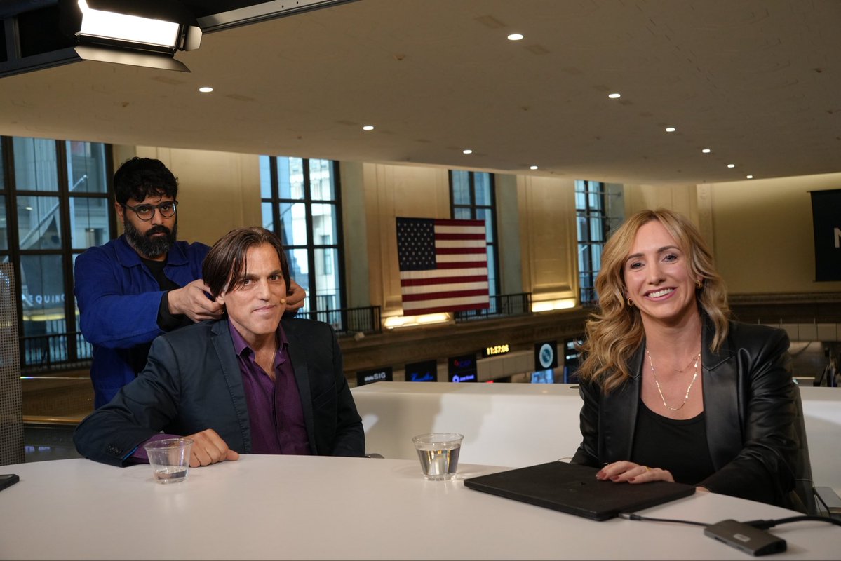NYSEWired's tweet photo. 🎬 Ready, set, action.
Where AI meets the next frontier of longevity 🚀
Great to have Didi (Diederik) van der Reijt, co-founder & CEO of NovaGen Group, join us here on theCUBE + NYSE Wired with @GemmaAllenSays.
#NYSEWired #theCUBE #NovaGen https://t.co/MM7lPTL05z