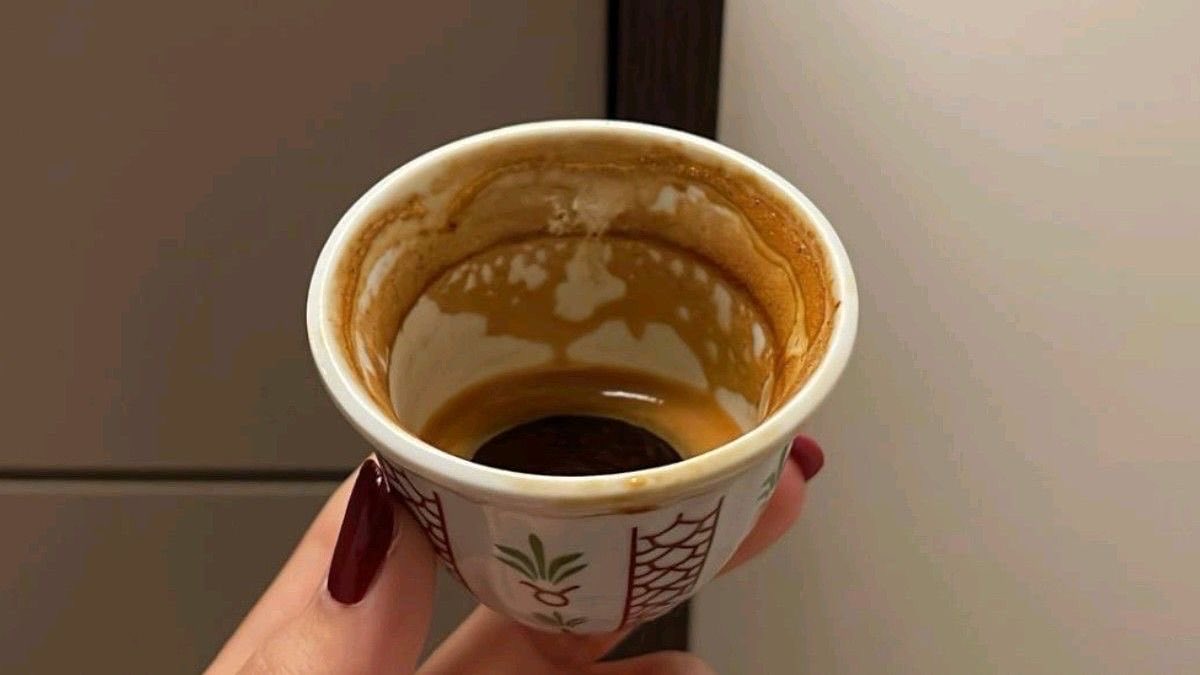 hoor_q0's tweet photo. -
            تقهويت حبك يـوم عاده يجيب الراس 
              بعد مابـرد خليـت باقيـه لغـيري❣️ https://t.co/wIC0pM5AYC