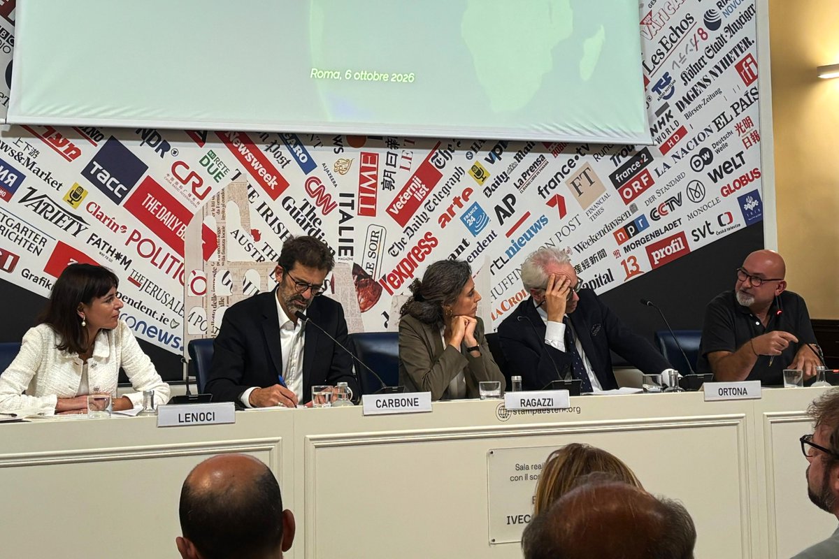 ispionline's tweet photo. In occasione della pubblicazione del Policy Paper ISPI "La terza via? Il Piano Mattei nella crisi degli aiuti", oggi abbiamo promosso a Roma, presso l'Associazione Stampa Estera, una tavola rotonda sul futuro dei rapporti tra #Italia e #Africa.

Al centro del confronto, il ruolo del #PianoMattei e il rapporto tra aiuti e settore produttivo nella strategia italiana, in una cooperazione globale in profonda trasformazione: nel 2025 gli aiuti pubblici allo sviluppo hanno registrato un calo senza precedenti, mentre le relazioni con l'Africa si orientano sempre più verso investimenti, scambi commerciali e logiche apertamente negoziali.

Un sentito ringraziamento a Giovanni Carbone, Elias Gerovasi, @StefaniaLenocix e Lorenzo Ortona per il contributo al dibattito, e a Lucia Ragazzi (@lu_ragazzi) per aver moderato l'incontro.