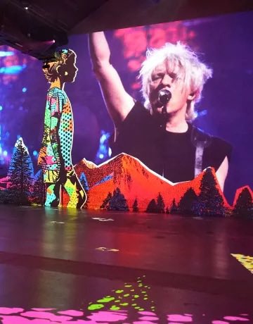 isabellerosu's tweet photo. L'EXPÉRIENCE EN IMAGES
50 MINUTES EN IMMERSION AVEC INDOCHINE ❤️🎶 totalement inédite et redécouvrez l’énergie et la puissance du show du groupe INDOCHINE dans une création spectaculaire qui vous plonge au plus près de la tournée. À vivre dès le 20 novembre.@nicolasirkis https://t.co/P58xGvoNM0