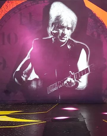 isabellerosu's tweet photo. L'EXPÉRIENCE EN IMAGES
50 MINUTES EN IMMERSION AVEC INDOCHINE ❤️🎶 totalement inédite et redécouvrez l’énergie et la puissance du show du groupe INDOCHINE dans une création spectaculaire qui vous plonge au plus près de la tournée. À vivre dès le 20 novembre.@nicolasirkis https://t.co/P58xGvoNM0