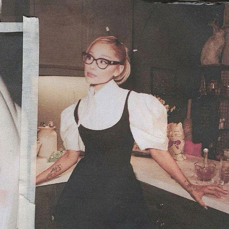 arianastills's tweet photo. no thoughts, just ariana grande from the boy is mine music video https://t.co/XipIRstXYn