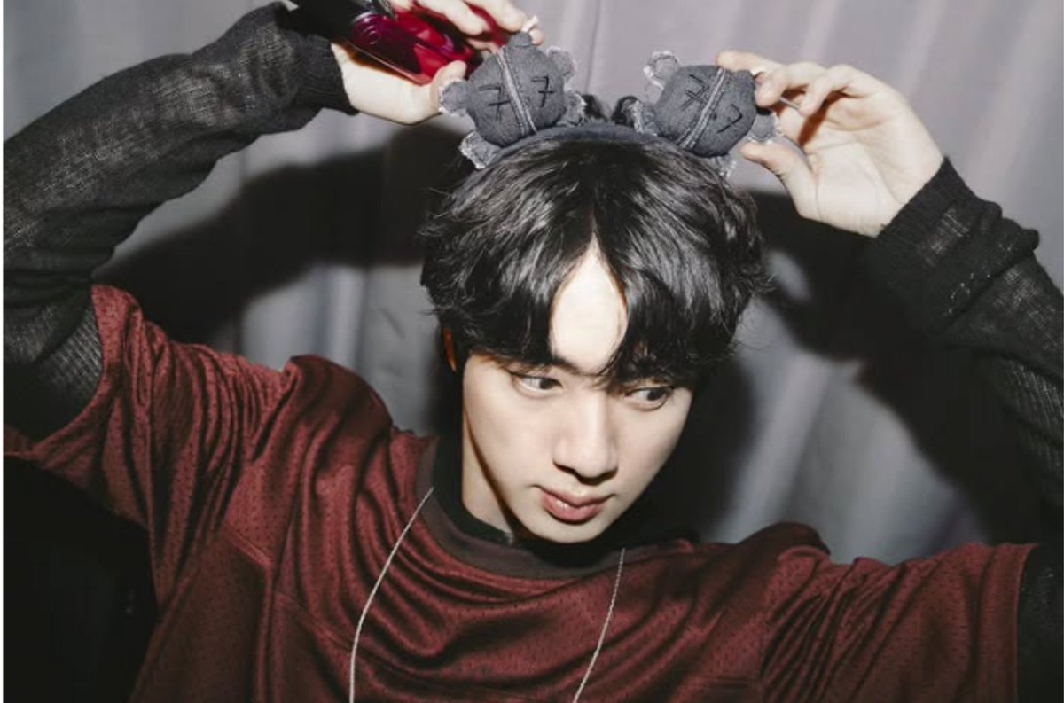 Lynebangtan's tweet photo. Jin 
#WWH
#JIN
#WORLDWIDEHANDSOME https://t.co/HX9WaTtfQ5
