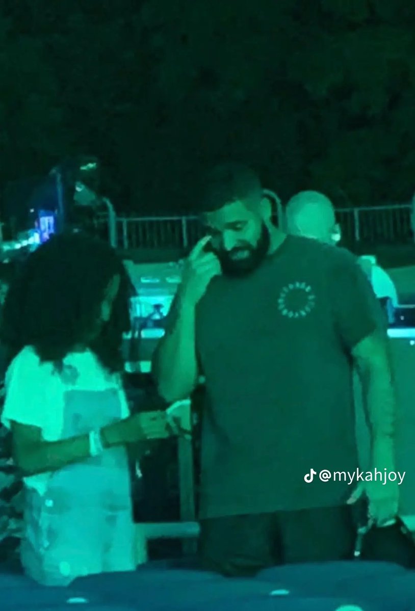 Complex's tweet photo. Fan shows Drake a picture she drew of him 😭 https://t.co/gPcNZAat0D