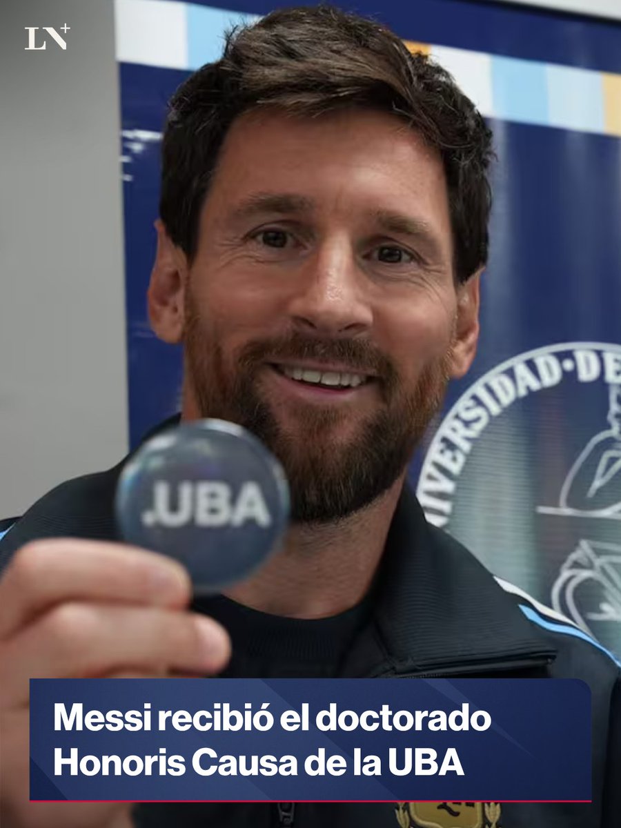 lanacionmas's tweet photo. 🔵 Messi recibió el doctorado Honoris Causa de la UBA

En el predio de la AFA en Ezeiza, el capitán recibió un diploma y una medalla como reconocimiento por su influencia dentro y fuera de la cancha. Se trata de la máxima distinción académica de la casa de altos estudios.

📌LN+ https://t.co/RTJ3WwdyRh