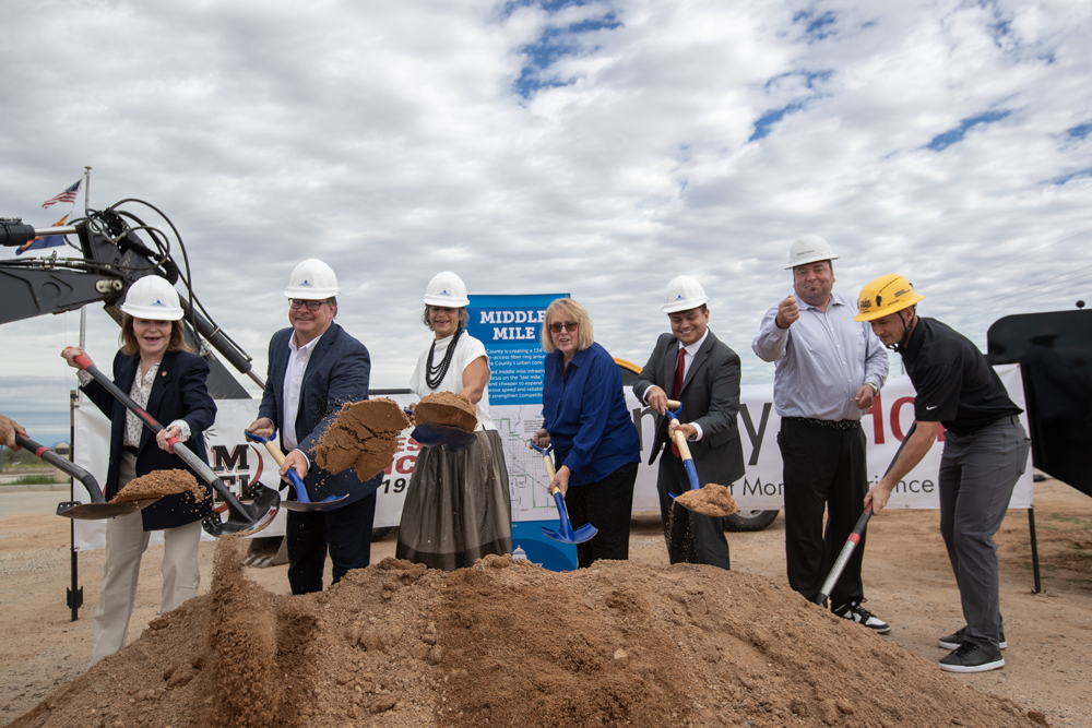 azcommerce's tweet photo. MIDDLE MILE MILESTONE 🌐
Proud to join partners in Pima County to break ground on a 134‑mile middle‑mile fiber conduit — a major step in expanding high-speed broadband across Southern Arizona. More: https://t.co/DB6ZzGRv77 https://t.co/OQFBkLrRLX