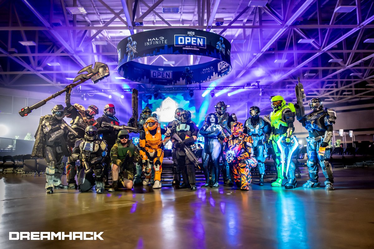405th's tweet photo. It’s been incredible to look back on all the fantastic moments we created @HCS / @Halo . We grew an incredible workflow between the teams and got to make some amazing things happen for fans and cosplayers alike. We hope to continue this level of collaboration with @Activision https://t.co/RBBGle5IrJ
