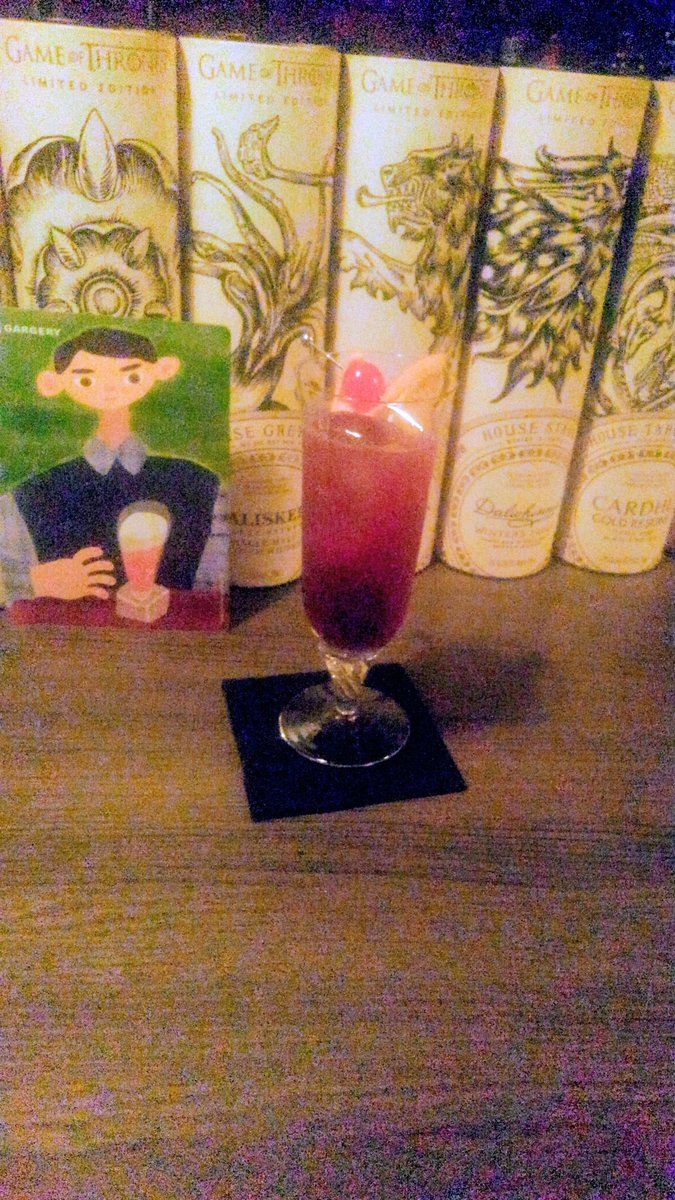 kato8123's tweet photo. 『ロングアイランドアイスドティー』(16)…で接待してた。上と言うのは永住権を目指す粋がりたがる先輩でした。ウェイター仲間は南米上がりの旅行者二人、英語学校に通う女性達、永住権を目指す、取得した中高年の女性達、それぞれにドラマがある人達でした。松田優作の遺作『ブラックレイン』の演技… https://t.co/znRgZ9pchk