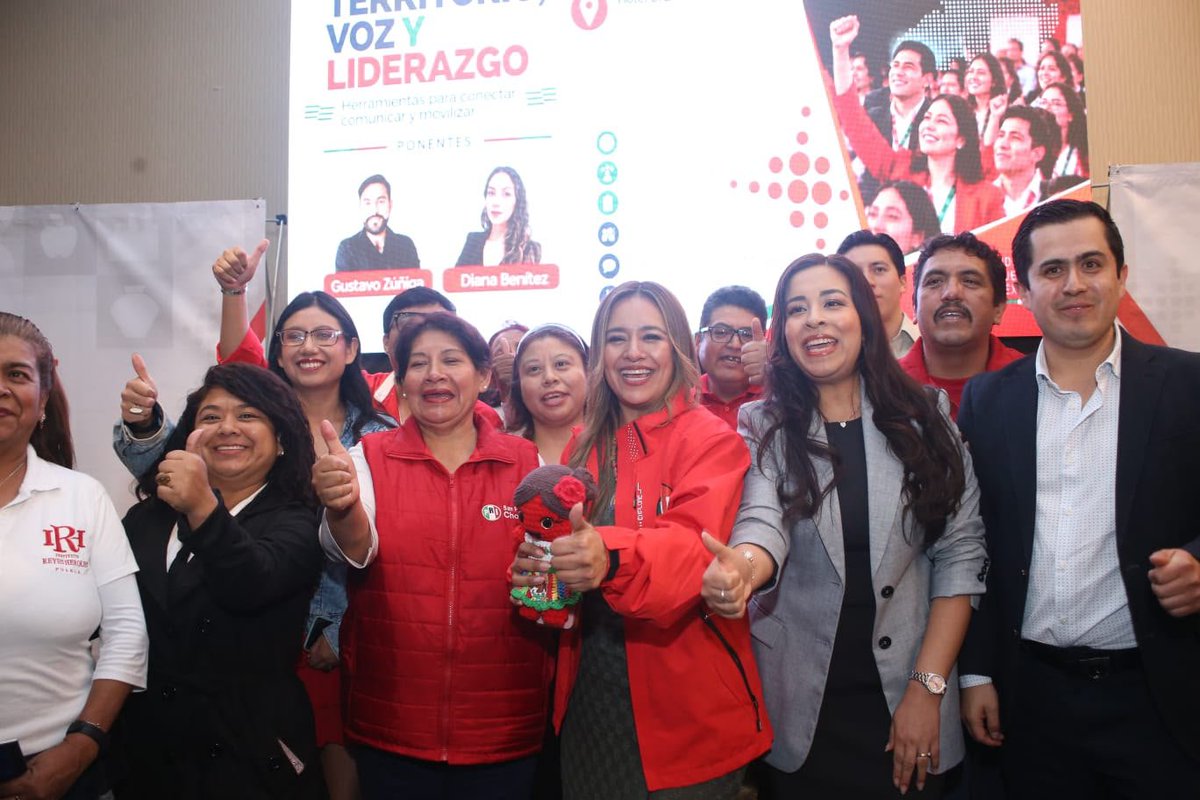 PRIdePUEBLA's tweet photo. 🔴 ¡La fuerza está en prepararnos juntos!

En el PRI Puebla fortalecemos voz, liderazgo y trabajo en territorio. 💪🏻

Con nuestra presidenta Xitlalic Ceja García, nuestro secretario general Lorenzo Rivera Nava participamos en la capacitación del @IRHfilialPuebla https://t.co/X9wetBdGE9