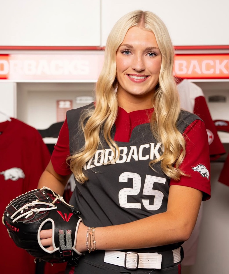 D1Softball's tweet photo. Right-handed pitchers Jessica Hinnant and Ava Lastovka are Arkansas’ first two 2028 commits.

More on the duo ⬇️
🔗 https://t.co/UYZSKdL2OX https://t.co/vzTyf3MhrR