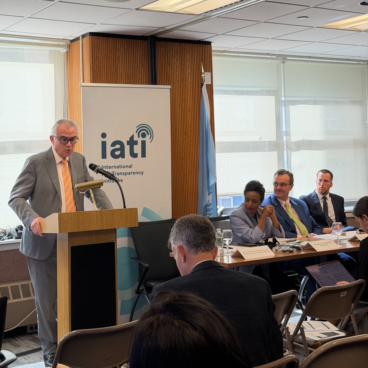 cepal_onu's tweet photo. En los márgenes de la #UNGA81 🇺🇳, @JoseMSalazarX, Secretario Ejecutivo de la #CEPAL, participó hoy en el Transparency Forum CAF–IATI "Open Development Data for Trust, Accountability and Effective Global Governance".

“La #transparencia es especialmente importante para la confianza en las instituciones y es clave para una gobernanza buena y eficaz. Sin embargo, la confianza también depende del desempeño. La transparencia no puede sustituir a los resultados; debe ir acompañada de la capacidad institucional para alcanzarlos. El desafío consiste, por tanto, en construir Estados que sean a la vez abiertos y eficaces”, dijo José Manuel Salazar-Xirinachs, quien reafirmó la voluntad de la #CEPAL de seguir colaborando con @IATI_aid, @AgendaCAF y los socios de toda la región para impulsar esta agenda.