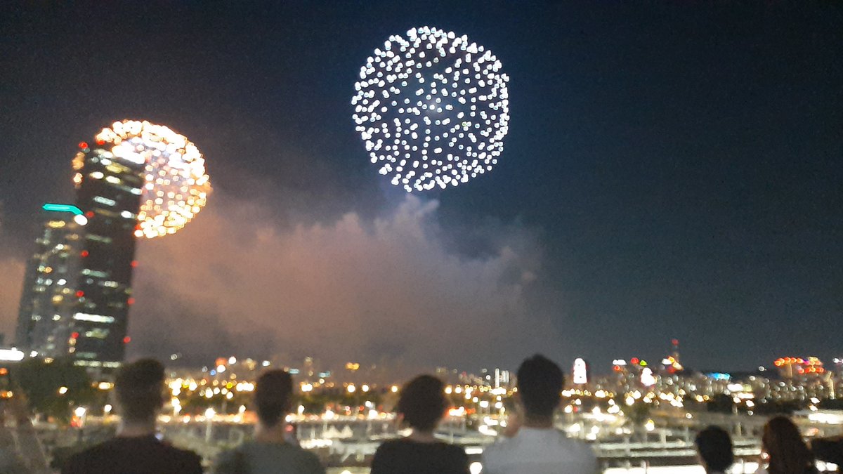 irunbooks's tweet photo. 하루 18km씩 60년 걸었더니 달에 도착했다. 그대에게 가는 길 참 멀다. 빛으로 1초 정도면 도달할 거리.. https://t.co/jMzs6ZkLcq