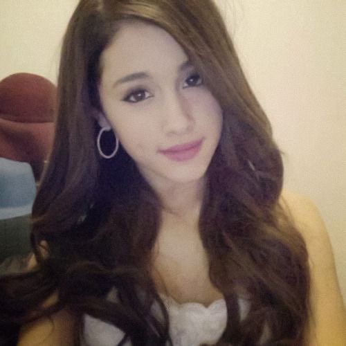 Gigisso's tweet photo. She’s literally Tiffany’s lost sister https://t.co/BZ2qb2QyJ4