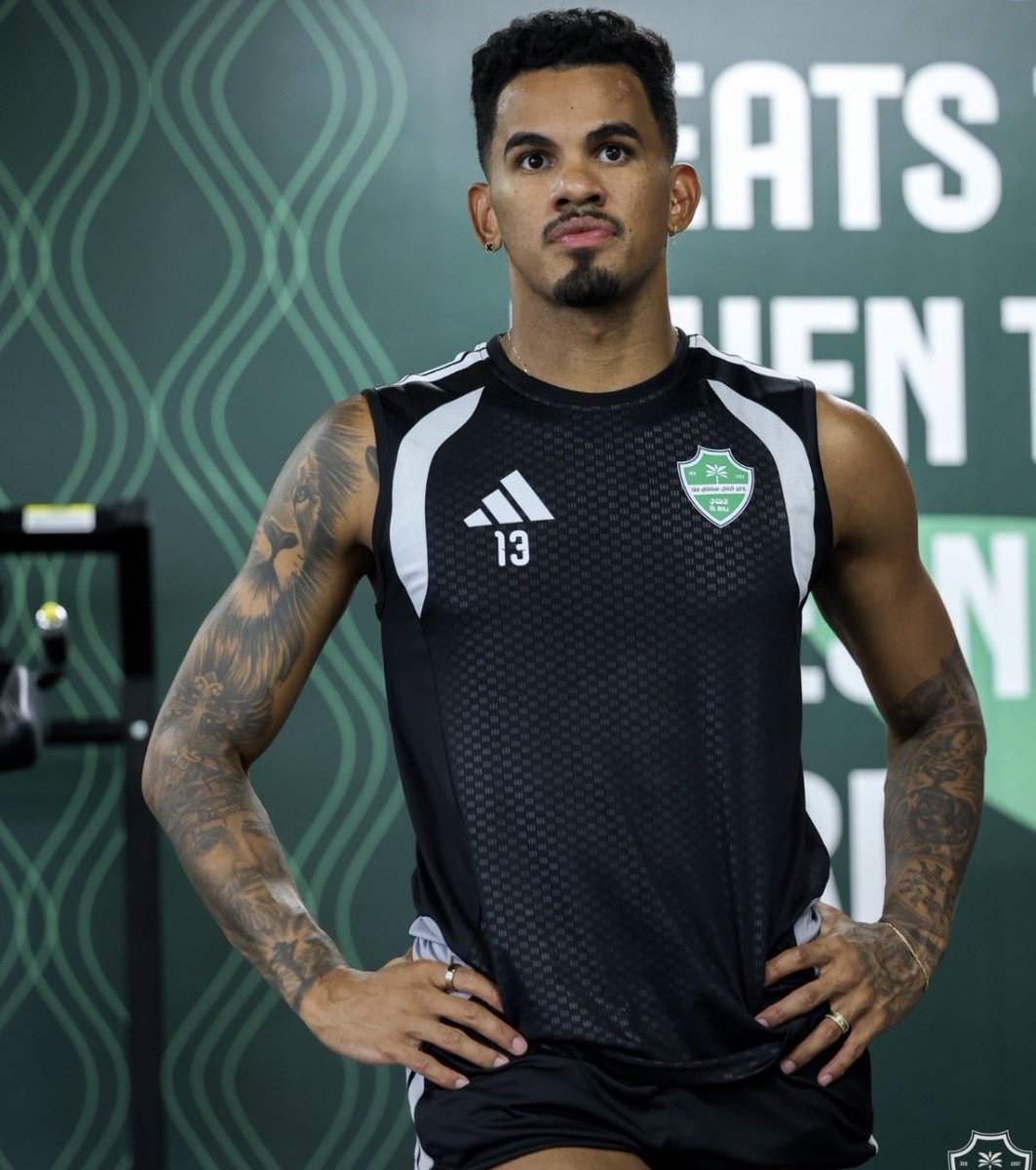 AhliForever7's tweet photo. نشاهد بعض جماهير الاهلي تطالب بخروج جالينو في الشتويه ما تعلمتو من درس كيسيه ورياض محرز وماكسيمان ؟؟؟

خلو والله راضيين فيه وفي مستواه لا يروح ويجي واحد بقعه وماحد يعرفه غير امه 

بوجود اللجنه التنفيذية لا تطالب با لاعبين قبل مطالبة خروجهم ماعد في اي ثقه في شخص يعمل في النادي . https://t.co/8u3UMEUXow