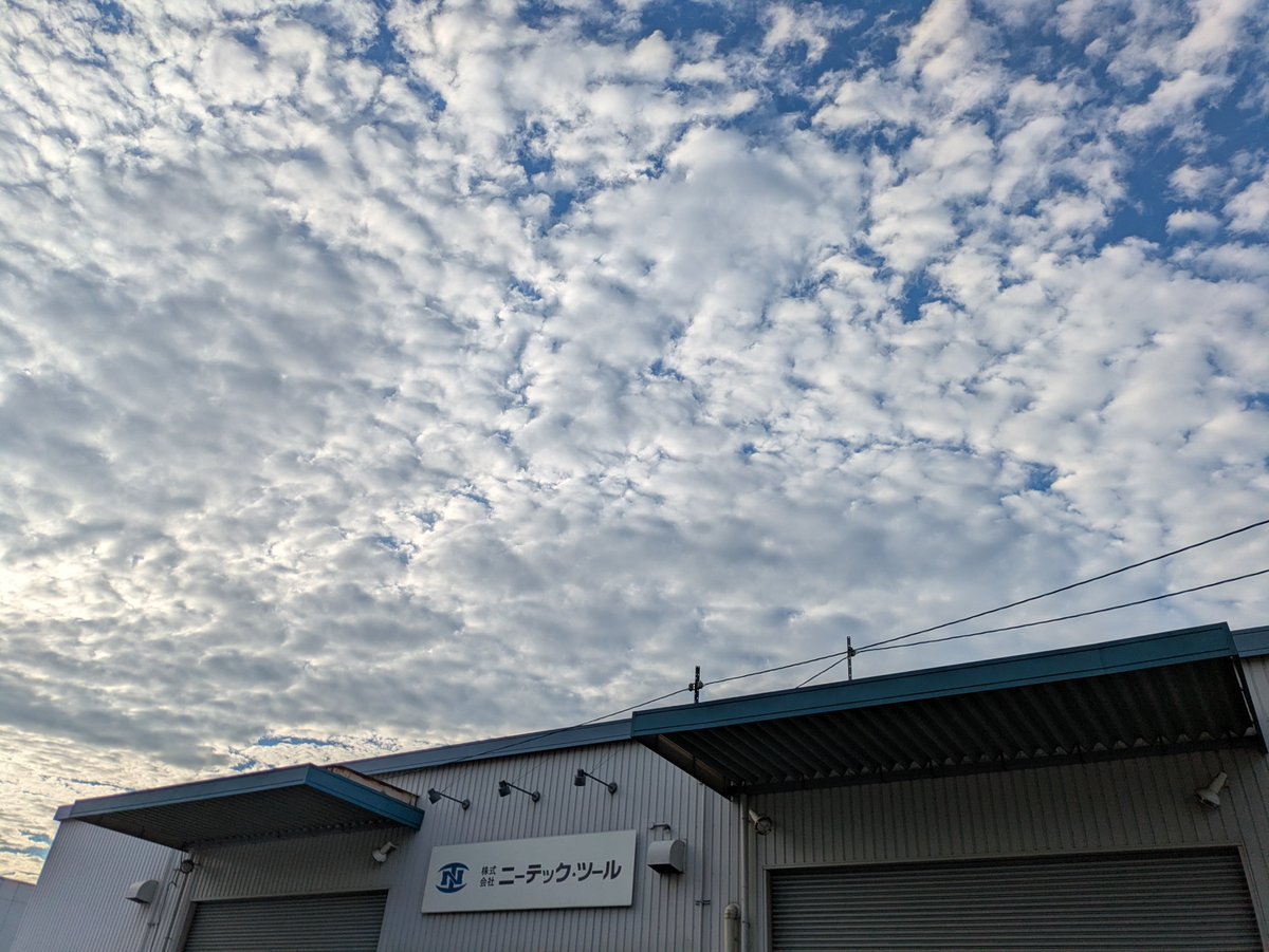 neatech_tool's tweet photo. みなさん、おはようございます‼️
今日は9月25日、金曜日です‼️
京都市伏見区は晴れ☀️後曇り☁予報です。
気温は現在20度です☁
日中は30度近くになりそう🫠

金曜日です。工場内熱中症に注意⚠️して、
今日も1日元気に頑張りましょう‼️💪

#企業公式が毎朝地元の天気を言い合う https://t.co/bm2ISHE41S