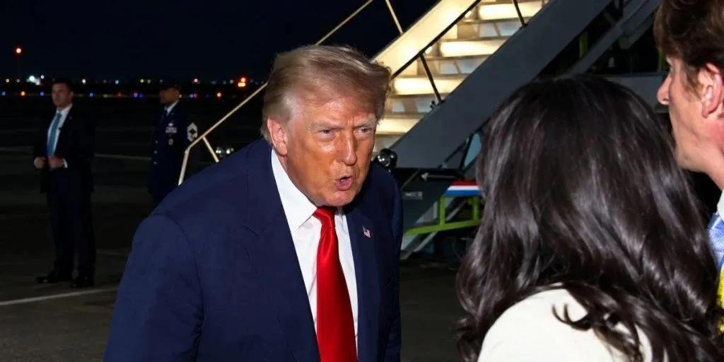 sarrah_bellus's tweet photo. If you hate his name 
If you hate his face
If you hate his principles
If you hate everything about him
consider me your friend.💙 https://t.co/4d3uXUOLXP