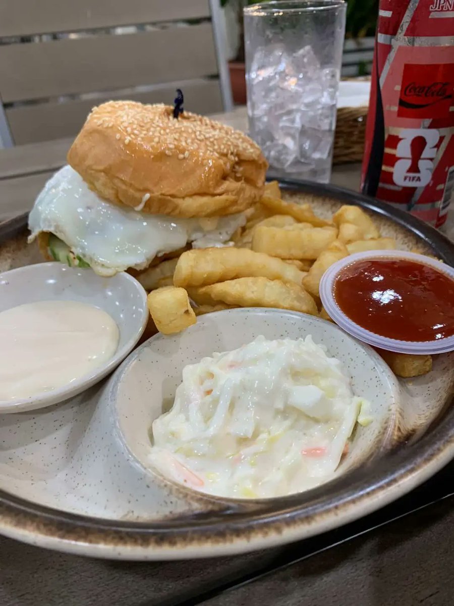 audreyrobir7e4's tweet photo. Craving something cold in the heat, we tried strawberry cheese foam bingsu with boba, then had a homemade-style burger at an open-air dinner by Jerudong Beach. The bingsu was soft and lightly sweet, while the burger was tasty but messy. https://t.co/NDLlqnOFfJ