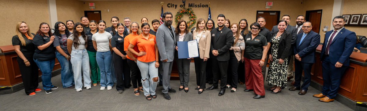 CityOfMissionTX's tweet photo. 🎓 CELEBRATING NATIONAL GEAR UP WEEK!

The City of Mission proudly proclaimed September 21–25, 2026, as National GEAR UP Week, recognizing the impact GEAR UP has in helping students prepare for college and future success. 

Through the partnership between Mission CISD  and UTRGV’s College Bound-Career Linked! GEAR UP program, students receive valuable resources and support to help them pursue their educational goals. The program currently serves more than 5,000 ninth-grade students and has reached more than 25,000 students in our community since 1999. 

Here’s to empowering our students to dream big and reach their highest potential! 🎓⭐
#NationalGEARUPWeek #GEARUP #MissionTX #StudentSuccess #HigherEducation