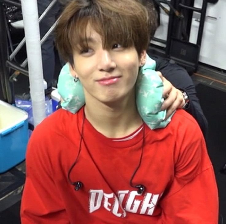 93_X_97's tweet photo. baby brother jk dessert https://t.co/nGH88Pkn7Y