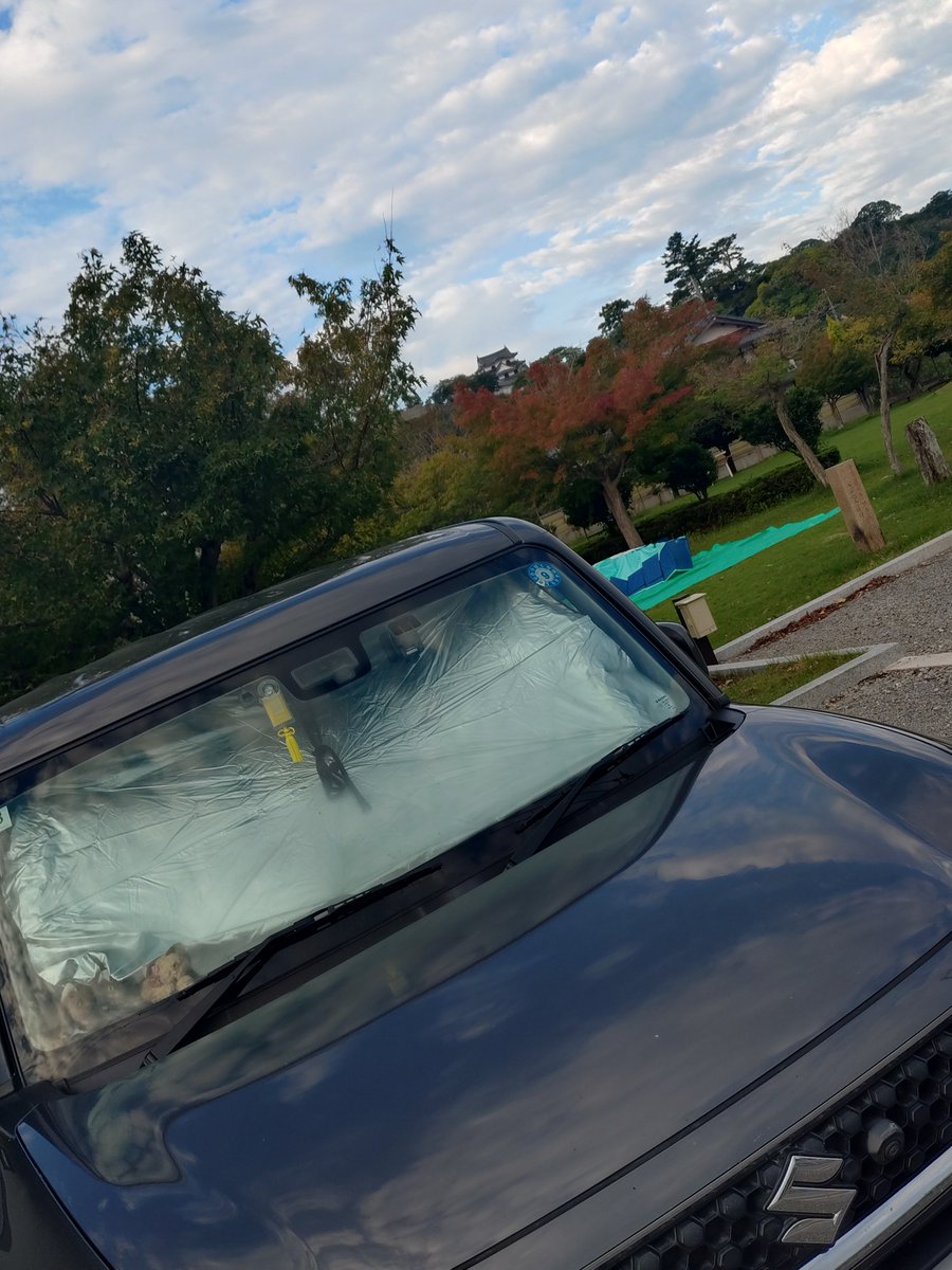 dangerkaien's tweet photo. おはよ。今日はRVパーク金亀公園を利用して車中泊。彦根城が見える良い場所でした。（車のナンバーは消しゴムマジック！） https://t.co/9YIM3Ez3tv