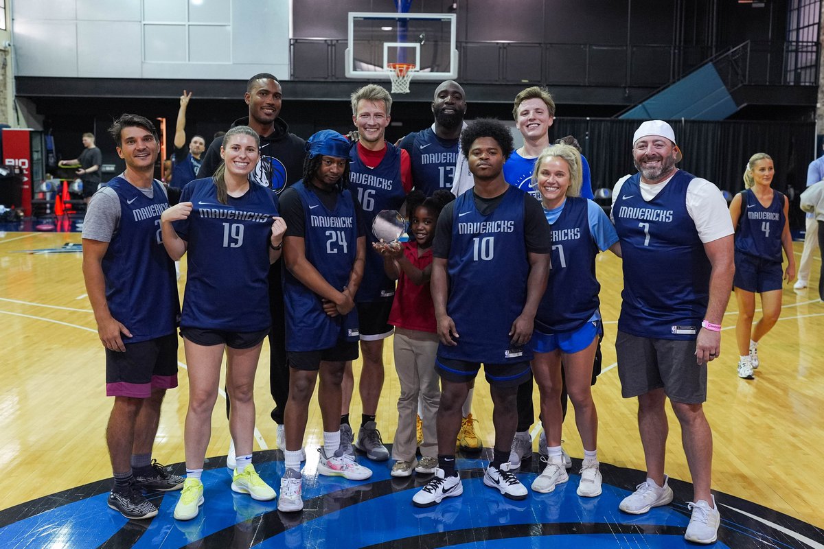 sgiggyTV's tweet photo. A picture's worth 1,000 words.

But only one number: 16% from the floor.

Had a blast playing in the @dallasmavs inaugural media game! 

Glad my elite athleticism provided a distraction to free up @QuincyAcy for some easy buckets https://t.co/rp1tCB0s5B