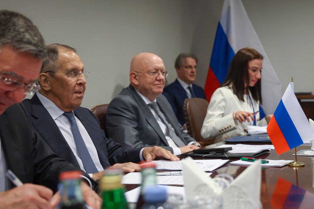 mae_rusia's tweet photo. 🇷🇺🇵🇦 El 24 de septiembre, el Canciller de Rusia, Serguéi #Lavrov, se reunió con su homólogo de Panamá @javierachapma al margen de #AGONU81.

Se esbozaron perspectivas para el fortalecimiento de las relaciones #RusiaPanamá.

https://t.co/jq8tE2hSxV https://t.co/vCEd1Mztlb