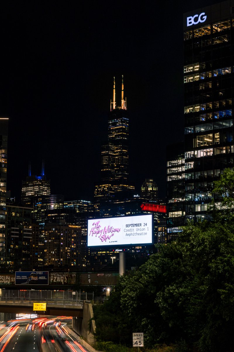 SkydeckChicago's tweet photo. Chicago is glowing for "The Hayley Williams Show" tonight. ✨

In honor of Hayley Williams return to Chicago, the Willis Tower antennas are lighting up ego gold tonight to celebrate! If you’re heading to the show, look up and catch the skyline joining in on the excitement. https://t.co/hZwpxeKjQj