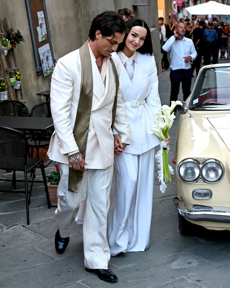 billboard's tweet photo. Dove Cameron and Damiano David are now married, tying the knot in Italy on Thursday after three years together. 

See more: https://t.co/sA0yvoSIfr https://t.co/QcpTKA2JFh
