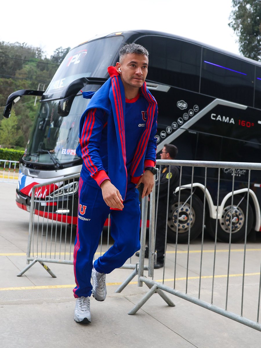udechile's tweet photo. Llegó ÉL 🤴💙 https://t.co/ziCNBK3L0R